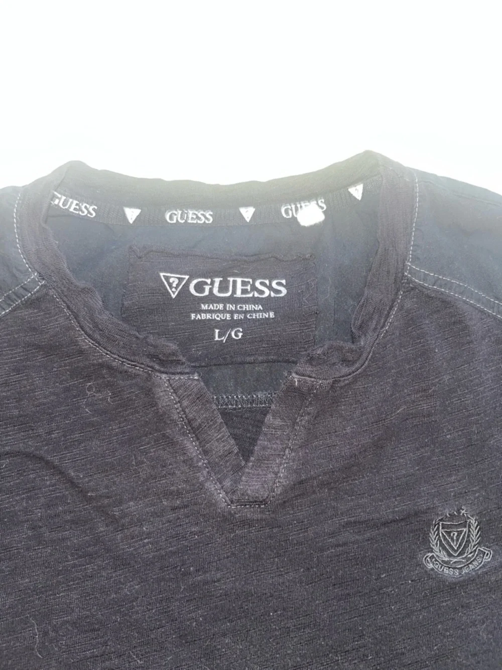 🏳️🌈 GUESS Black Johnny Collar Short Sleeve Tee with Contrast Stitching - Picture 4 of 7